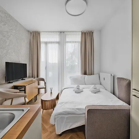 Quiet Retreat - 10 Min From Main Station شقة