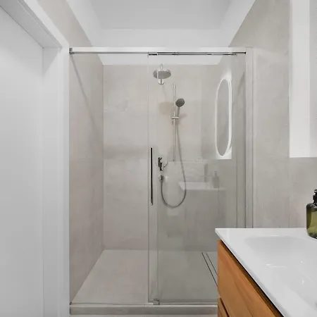 Quiet Retreat - 10 Min From Main Station
