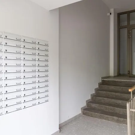 Quiet Retreat - 10 Min From Main Station شقة