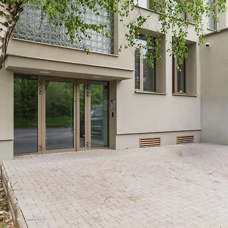 Quiet Retreat - 10 Min From Main Station شقة
